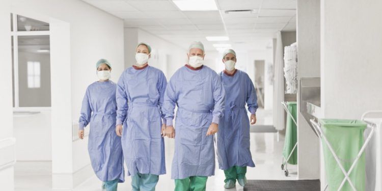 Medikų trūkumą ligoninėse kompensuos kitų profesinių kvalifikacijų kolegos Medikų trūkumą ligoninėse kompensuos kitų profesinių kvalifikacijų kolegos