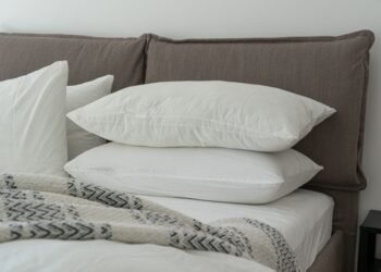 Kaip išsirinkti tinkamo dydžio pagalvę?