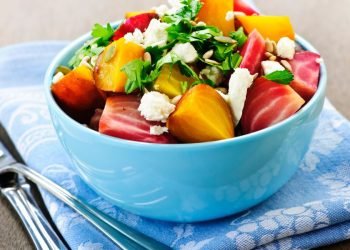 10 maisto produktų,  kurie natūraliai balina jūsų dantis