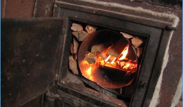 Degė Plastmasiniame Inde Sukrauti Pelenai