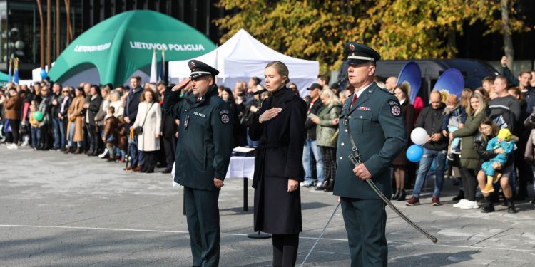 Ministrė Policijos šventėje Kaune: Visuomenė Pareigūnais Pasitiki Kaip Niekada Anksčiau