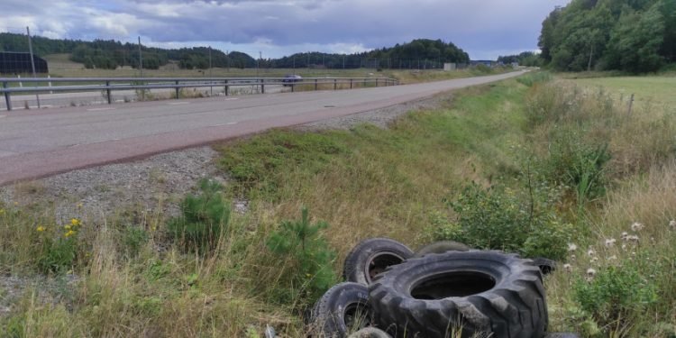 Bus Sutvarkyta Dar 2 Tūkst. Tonų Bešeimininkių Padangų