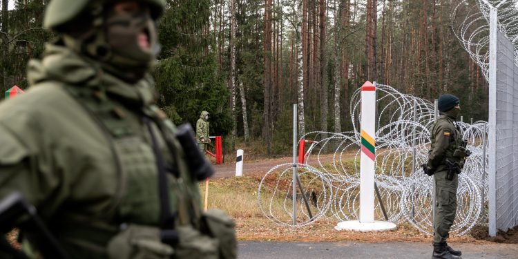 Pasieniečiai Gauna Partiją NATO Standartus Atitinkančių Ginklų