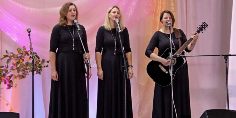 „Skrendanti Muzikos Paukštė“ Po Leliūnus Sklandė „Skrendanti Muzikos Paukštė“ Po Leliūnus Sklandė