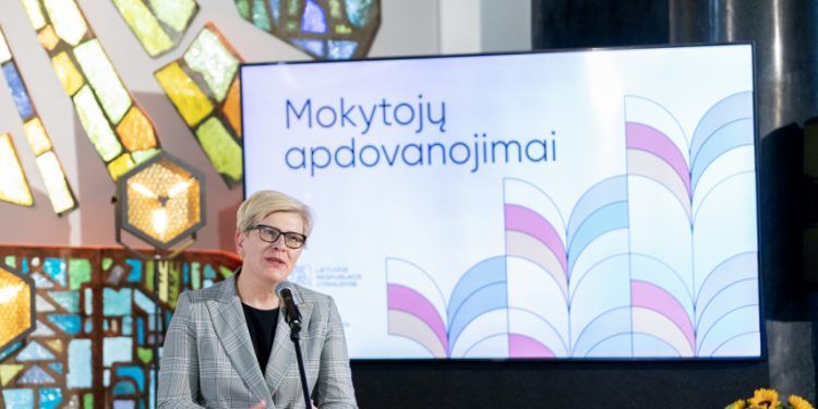 Premjerė pasveikino Metų mokytojus: gebėjimas atrakinti kiekvieno vaiko unikalų pasaulį – ypatingas mokytojo bruožas