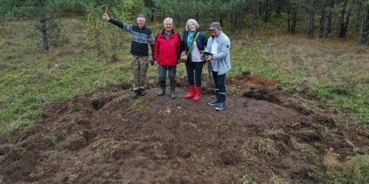 Anykščių Rajone Aptiktas Iki šiol Nežinomas įspūdingo Dydžio Riedulys