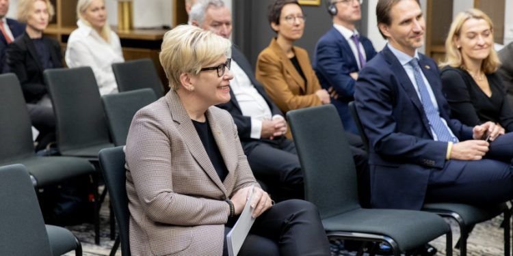 Ministrė Pirmininkė pasveikino 30-metį mininčią Konkurencijos tarybą