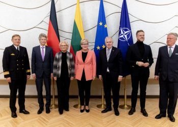 Premjerė ir Vokietijos gynybos ministrė aptarė kuo spartesnio Vokietijos karinių pajėgų didinimo Lietuvoje svarbą