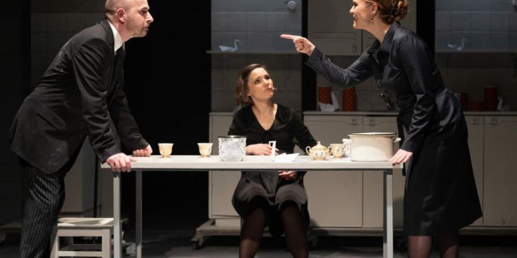 Spektaklis „Saša, Išnešk šiukšles“