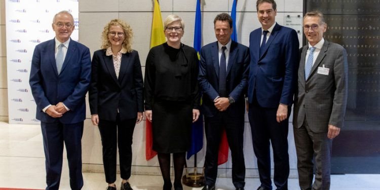 Premjerė Paryžiuje atidarė Lietuvos-Prancūzijos verslo forumą, susitiko su vietos lietuvių bendruomene bei prancūzų politologais, žurnalistais, intelektualais