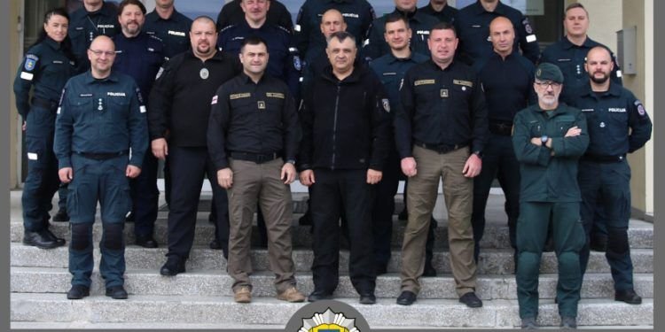 Išskirtinis Tarptautinis Renginys – Instruktorių Mokymuose Taktinius įgūdžius Tobulino Kolegos Iš šešių šalių