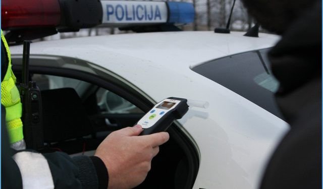 Vaidlonių Kaime Sustabdytas Girtas Automobilio Vairuotojas