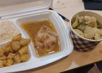 Scaloppine baltame vyne ant ugnies kepama vištiena su daržovėmis ir bulvėmis/ryžiais
