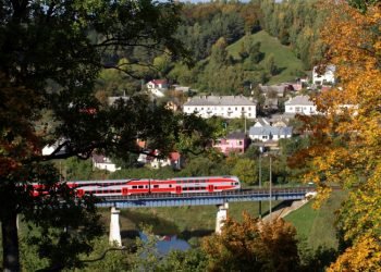 Susisiekimo Ministerija: Galimybė Keliauti Rajonuose žmonėms Liks, Su Savivaldybėmis Tariamasi Dėl Traukinių Maršrutų Ir Tvarkaraščių