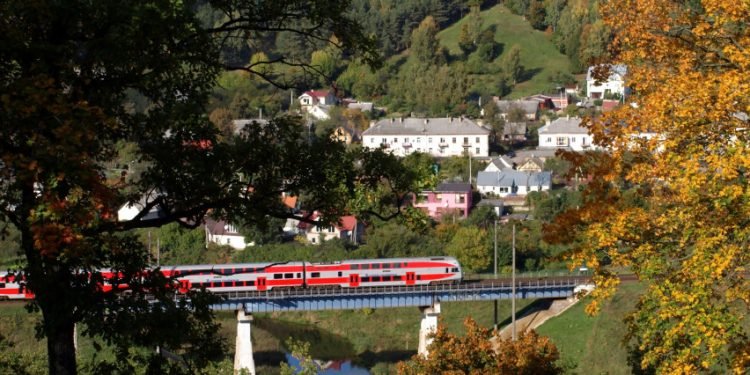 Susisiekimo Ministerija: Galimybė Keliauti Rajonuose žmonėms Liks, Su Savivaldybėmis Tariamasi Dėl Traukinių Maršrutų Ir Tvarkaraščių