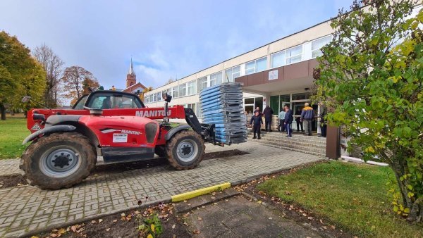 Viešintų Mokyklos Pastatas Ruošiamas Laikinam Ukrainos Piliečių Prieglobsčiui Viešintų Mokyklos Pastatas Ruošiamas Laikinam Ukrainos Piliečių Prieglobsčiui