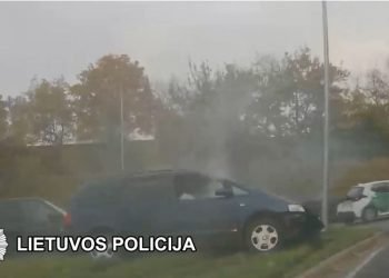 Pilietiškų Vairuotojų Dėka Agresyvus „kelių Erelis“ Sulaikytas (Video)