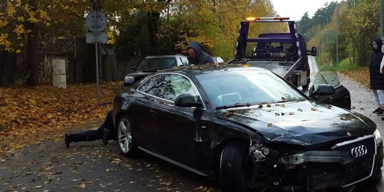 J. Basanavičiaus Gatvėje Aplamdyti Keturi Automobiliai