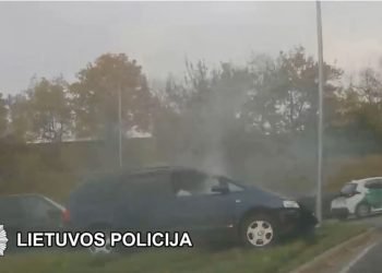 Pilietiškų Vairuotojų Dėka Sulaikytas Agresyvus „kelių Gaidelis“ (Video)