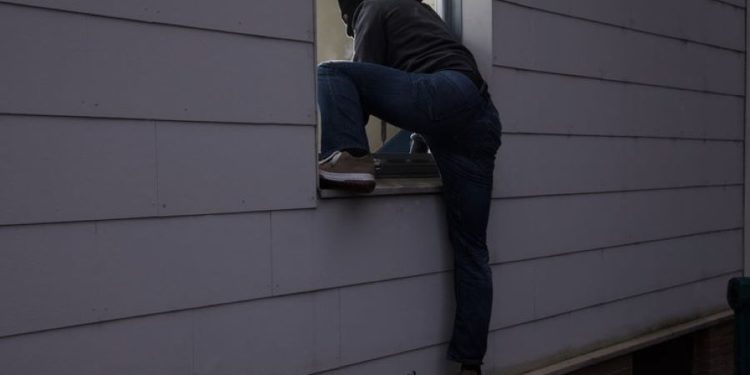 Kaišiadorių Rajone Iš Namo Pavogti Grynieji Pinigai