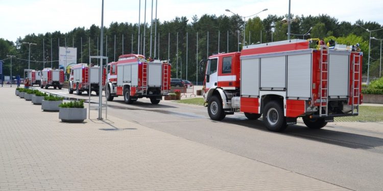 Pragariškas Rytas šalies Ugniagesiams Gelbėtojams: Panevėžio Ir Vilniaus Rajonuose Dega Medienos Perdirbimo įmonės