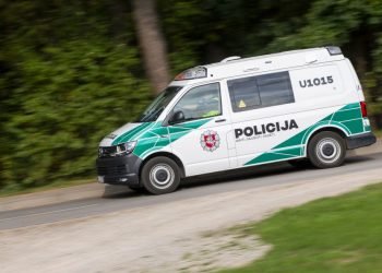 Neblaivaus Policijos Pareigūno Vairuojamas Tarnybinis Automobilis, Veždamas Kaltinamąjį, Susidūrė Su Lengvuoju Automobiliu