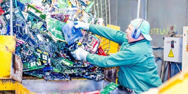 Europos Komisija Kviečia Pateikti Atsiliepimus Apie Elektros Ir Elektroninės įrangos Atliekų ES Taisykles