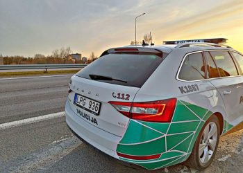 Žiežmariuose, Visiškai Girtas Vilkiko Vairuotojas, Atsitrenkė į Stulpą