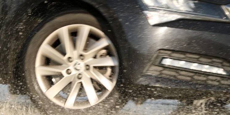 Primename: Pasikeiskite Padangas, Neviršykite Greičio, Atnaujinkite Vaistinėles