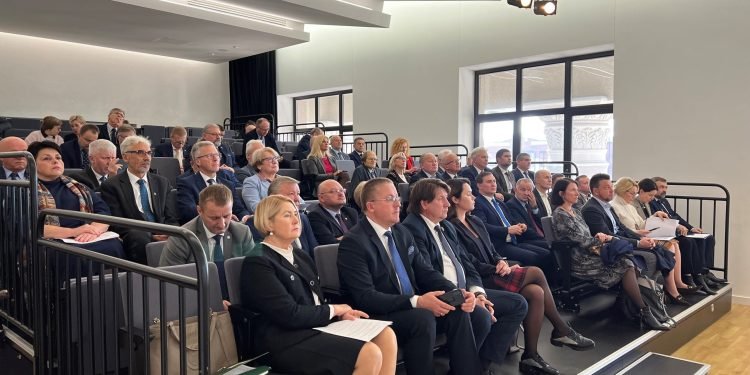 Savivaldybės: Keliskart Didėjančios Išlaidos – Grėsmė Viešųjų Paslaugų Kokybei Ir Prieinamumui Savivaldybės: Keliskart Didėjančios Išlaidos – Grėsmė Viešųjų Paslaugų Kokybei Ir Prieinamumui