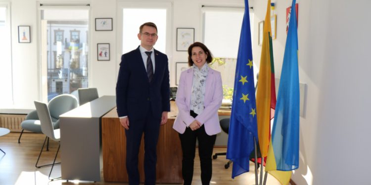 Sveikatos Apsaugos Ministras A. Dulkys Susitiko Su Izraelio Ambasadore