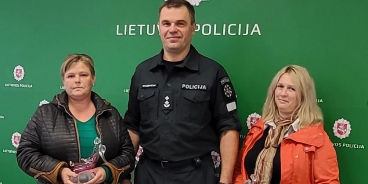 Skolą Jėga Išlupti Mėginusius Užpuolikus Sutramdė Dvi Drąsios Moterys