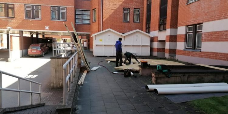 Koronavirusu Vidutiniškai Užsikrečia Po 2 žmones