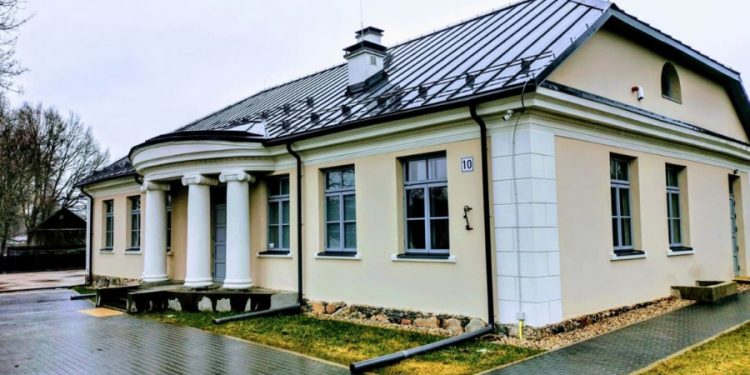 Istorijų Dvarelis Ieško Edukatoriaus (-ės)