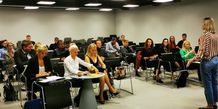 „Toastmasters Klaipėda“ klubo prezidentė Julija: neįsivaizduoju sėkmingo verslo be kokybiškos komunikacijos ir tikrosios lyderystės „Toastmasters Klaipėda“ klubo prezidentė Julija: neįsivaizduoju sėkmingo verslo be kokybiškos komunikacijos ir tikrosios lyderystės