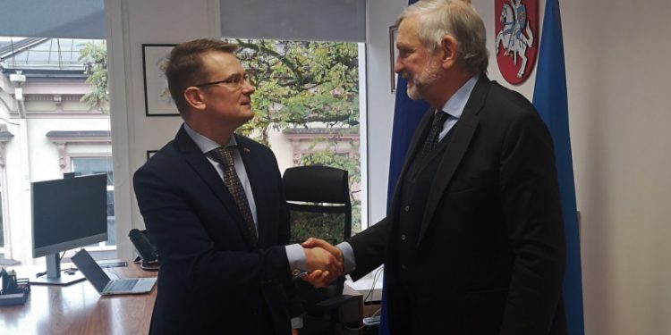 Sveikatos Apsaugos Ministras A. Dulkys Susitiko Su Italijos Ambasadoriumi