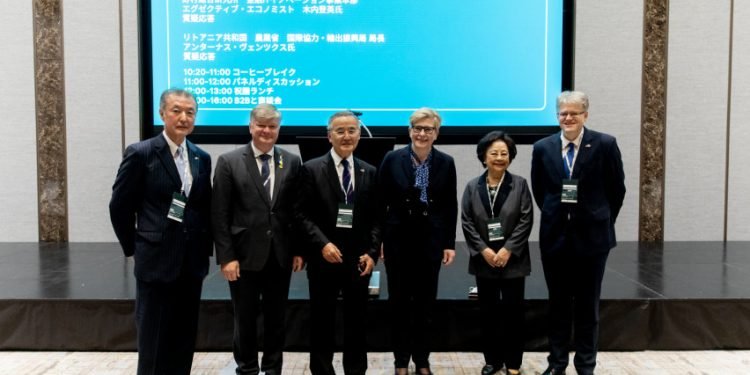 Premjerė atidarė Lietuvos-Japonijos aukštųjų technologijų verslo renginį, susitiko su Japonijos verslo federacija bei dalyvavo abiejų šalių maisto verslo forume Premjerė atidarė Lietuvos-Japonijos aukštųjų technologijų verslo renginį, susitiko su Japonijos verslo federacija bei dalyvavo abiejų šalių maisto verslo forume