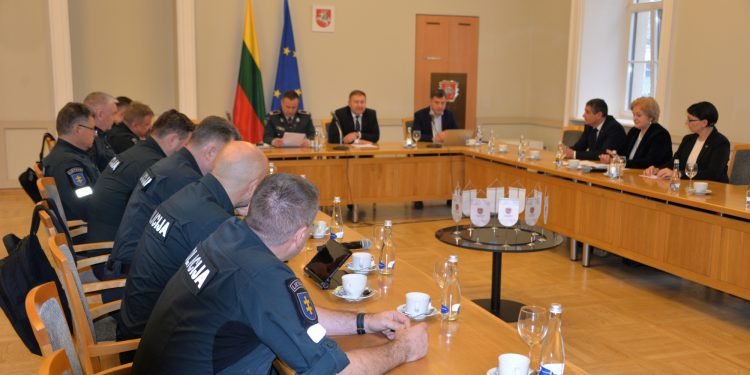 Vidaus Reikalų Ministerijoje Policijos Ir Kurortų Savivaldybių Atstovai Aptarė Vasaros Sezono Aktualijas Vidaus Reikalų Ministerijoje Policijos Ir Kurortų Savivaldybių Atstovai Aptarė Vasaros Sezono Aktualijas