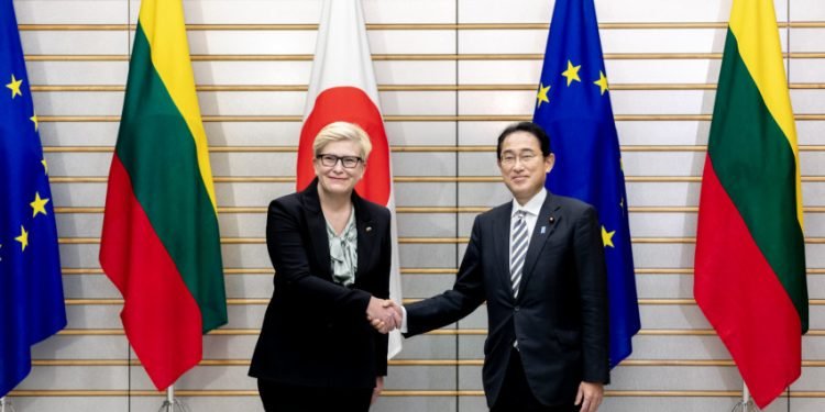 Susitikę Lietuvos ir Japonijos Vyriausybių vadovai bendru pareiškimu patvirtino šalių strateginę partnerystę