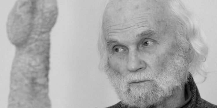 Vyriausybės vadovė reiškia užuojautą dėl skulptoriaus Leono Vytauto Striogos mirties