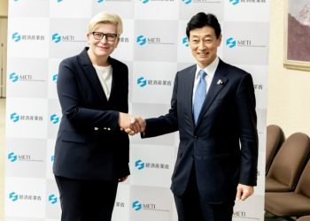 Premjerė susitiko su Japonijos ūkio, prekybos ir pramonės ministru bei Lietuvos-Japonijos draugystės parlamentinės grupės nariais