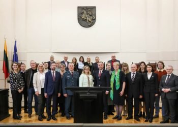 Lietuvos Policijos Teisininkai Paminėjo Konstitucijos Dieną Apsilankydami Konstituciniame Teisme