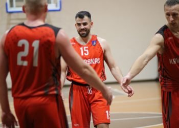 Per Nepilną Parą Dvi  Kavarsko Krepšininkų Pergalės