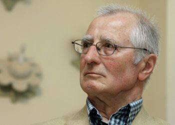 Ministrė Pirmininkė sveikina grafiką Juozą Galkų 90-mečio proga