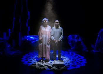 Išskirtinė Proga Išvysti Keistuolių Teatro Premjerą „Labanakt, Mama“ Kaišiadoryse!