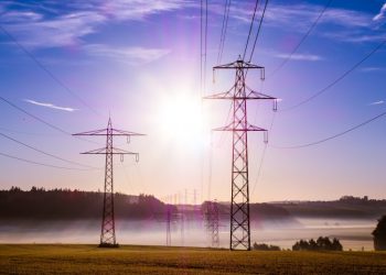 Vyriausybė siūlo mažinti garantinio tiekimo kainą gyventojams bei griežtinti nepriklausomų elektros tiekėjų priežiūrą