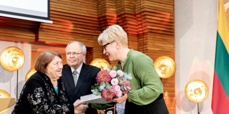 Premjerė pagerbė Pasaulio Tautų Teisuolius: jie įrodė, kad nėra aplinkybių, kuriose nebūtų galima išsaugoti žmogiškumo