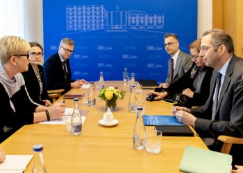 Ministrė Pirmininkė susitiko su Nacionalinio demokratijos instituto vadovu Dereku Mitchelu