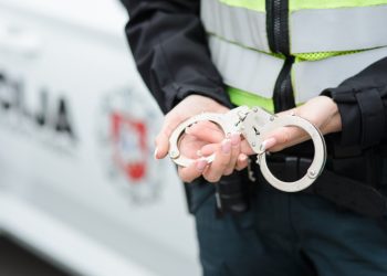 Kauno Pareigūnai Sulaikė Du Vyrus įtariamus Neteisėtai Besivertusius Kriptovaliutomis