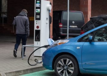 Renovuojant Daugiabučius Bus Galima Gauti Kreditą Ir Elektromobilių įkrovimo Vietoms įrengti